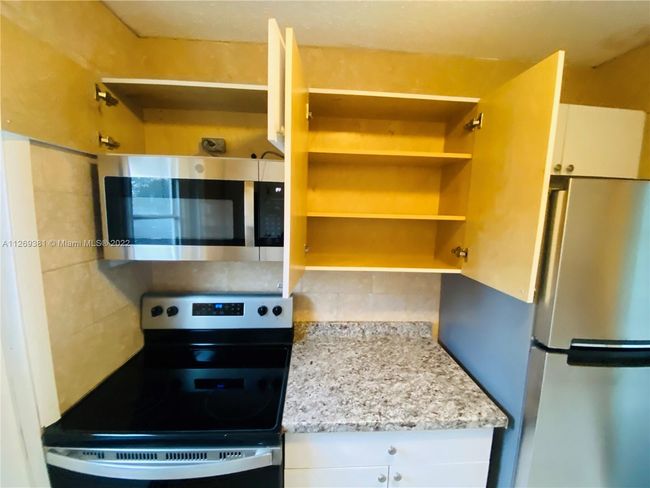 APT-106 - 6191 Sw 37 Th St, Condo with 2 bedrooms, 2 bathrooms and null parking in Davie FL | Image 8