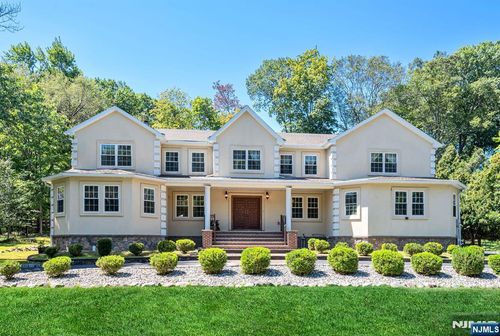 15 Tanglewood Hollow Rd, Upper Saddle River, NJ, 07458-1011 | Card Image