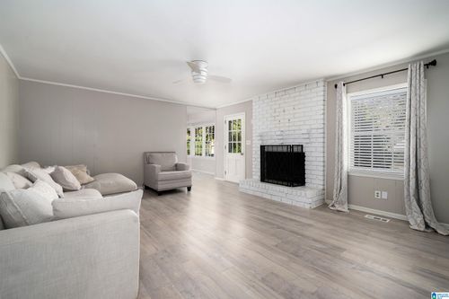 637 Winwood Dr, Vestavia, AL, 35226-2837 | Card Image