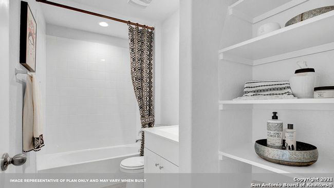 1025 Argonne Forest, House other with 4 bedrooms, 2 bathrooms and null parking in Seguin TX | Image 5