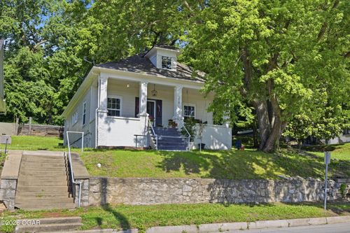 210 S Jefferson St, Neosho, MO, 64850-1753 | Card Image