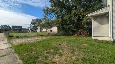 View of yard and gravel parking | Image 2