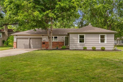 10417 Outlook Dr, Overland Park, KS, 66207-3824 | Card Image