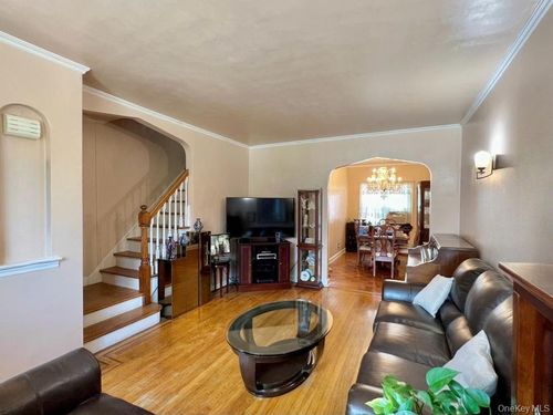 25 43rd St, Astoria, NY, 11103-2539 | Card Image