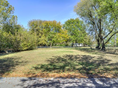 2510 E Sidney Ave, Broken Arrow, OK, 74014-1879 | Card Image