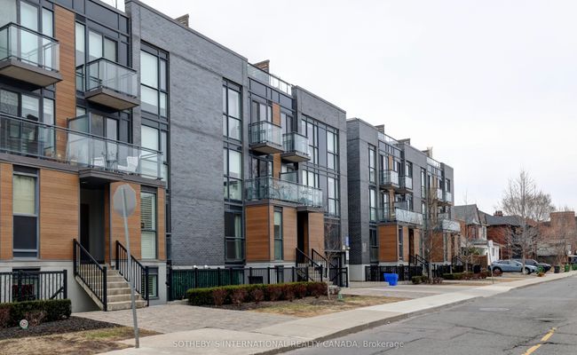 702 - 370 Wallace Ave, Condo with 3 bedrooms, 3 bathrooms and null parking in Toronto ON | Image 34