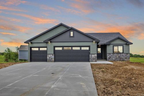 1483 Grandview Ln Se, Mazeppa, MN, 55956-4221 | Card Image