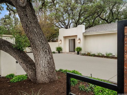 7887 N New Braunfels Ave, San Antonio, TX, 78209-2724 | Card Image
