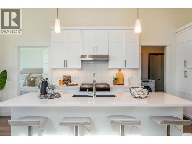 1436 Tower Ranch Dr, House other with 2 bedrooms, 3 bathrooms and 4 parking in Kelowna BC | Image 5