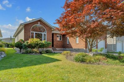 571 Monterey Crt, House other with 2 bedrooms, 2 bathrooms and 4 parking in Kingston ON | Image 2