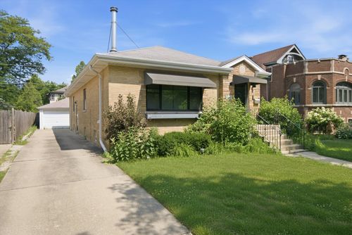 940 N Oak Park Ave, Oak Park, IL, 60302-1324 | Card Image