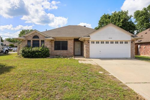 1526 Berry Patch Ln, Granbury, TX, 76048-2700 | Card Image