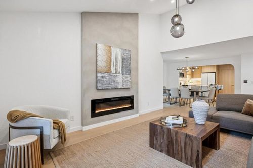 142 Mission Dr, East Palo Alto, CA, 94303-2751 | Card Image