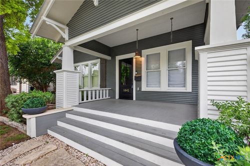 1042 Cross St, New Braunfels, TX, 78130-5818 | Card Image