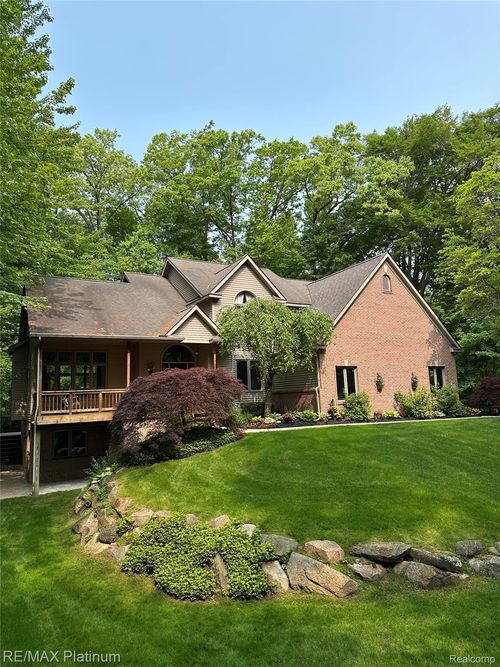 3873 Hartland Hills Dr, Hartland, MI, 48353-1111 | Card Image