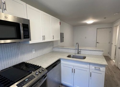 apt-25-233 Lafayette St, Salem, MA, 01970-4717 | Card Image