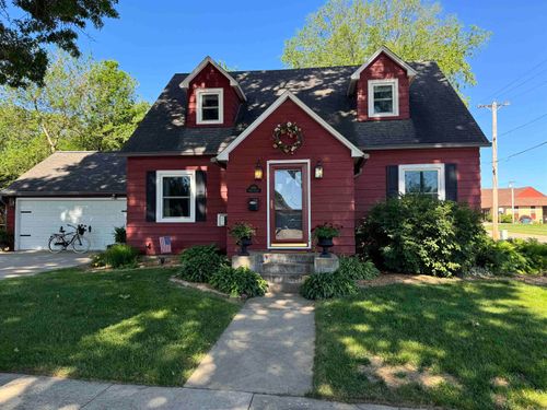 601 10th St, Grundy Center, IA, 50638-1247 | Card Image