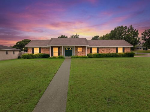 401 Briarfield St, Hewitt, TX, 76643-3455 | Card Image
