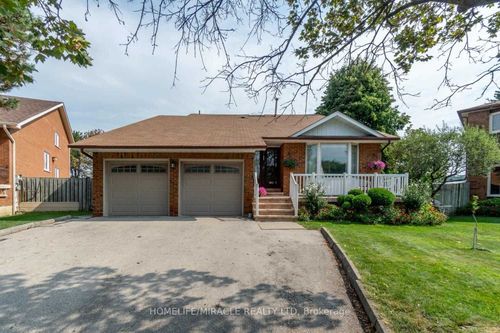 850 Chippenham Dr, Mississauga, ON, L5H3S7 | Card Image