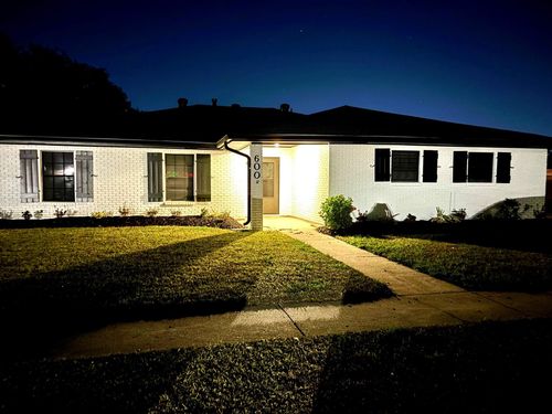 600 Wellington Dr, Houma, LA, 70360-7121 | Card Image