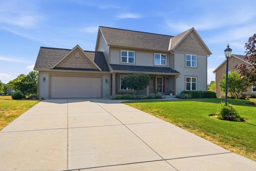 8224 S Shadwell Circle, Franklin, WI, 53132 | Card Image