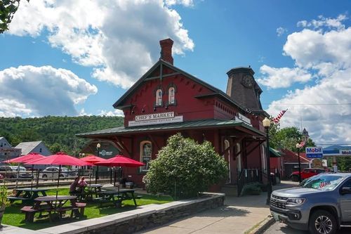 2 Salisbury St, Randolph, VT, 05060-1137 | Card Image