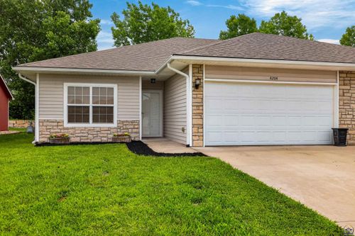 4204 Sw Shenandoah Rd, Topeka, KS, 66610-1472 | Card Image