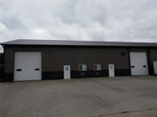 2-570 44th St, Marion, IA, 52302-3898 | Card Image