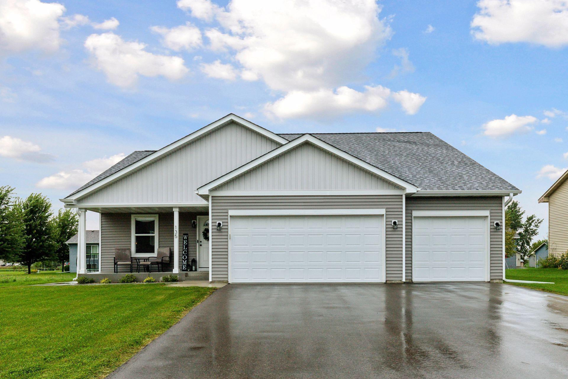 7th St, Green Isle, MN 55338