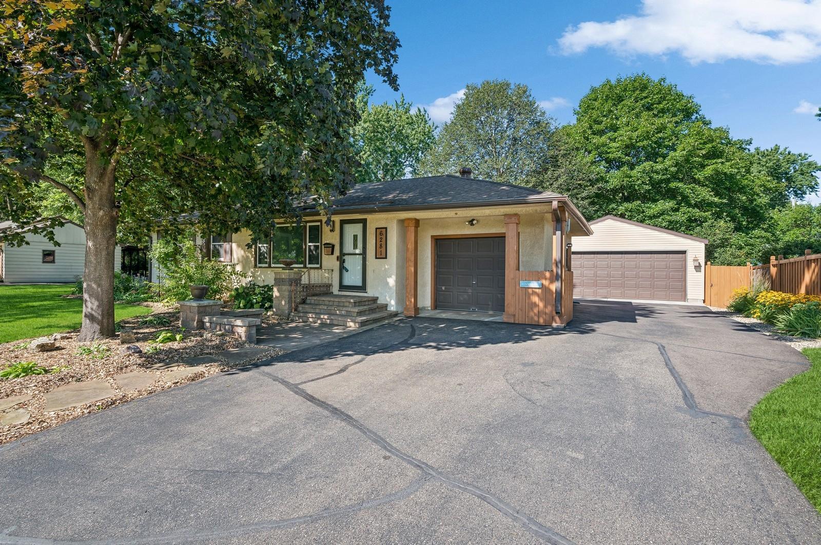 Sunny Ln, Minneapolis, MN 55428