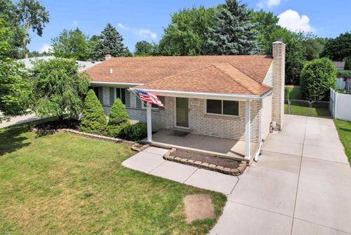 42764 Michigan Dr, Sterling Heights, MI, 48313-2919 | Card Image