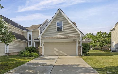 29719 Monterey Cir, Farmington Hills, MI, 48336-1307 | Card Image
