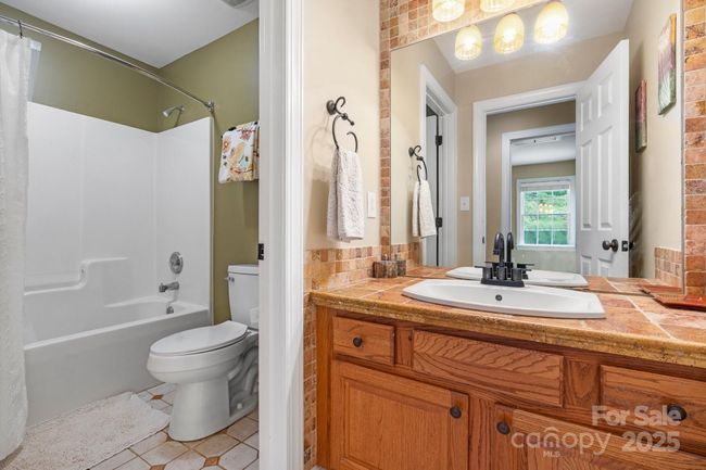 Full bath on upper level | Image 23