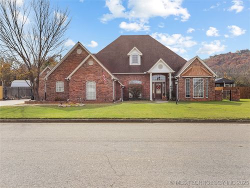 303 Nanih Waiya, Poteau, OK, 74953-5423 | Card Image