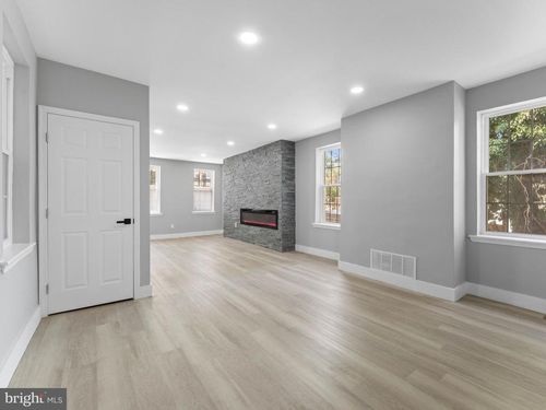 121 N 6th St, DARBY, PA, 19023-2306 | Card Image