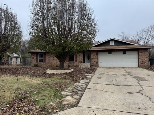 2419 W Meadow Dr, Rogers, AR, 72756-2051 | Card Image