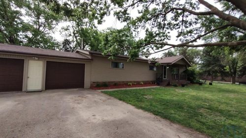 1586 Gateway Dr, South Sioux City, NE, 68776-5441 | Card Image