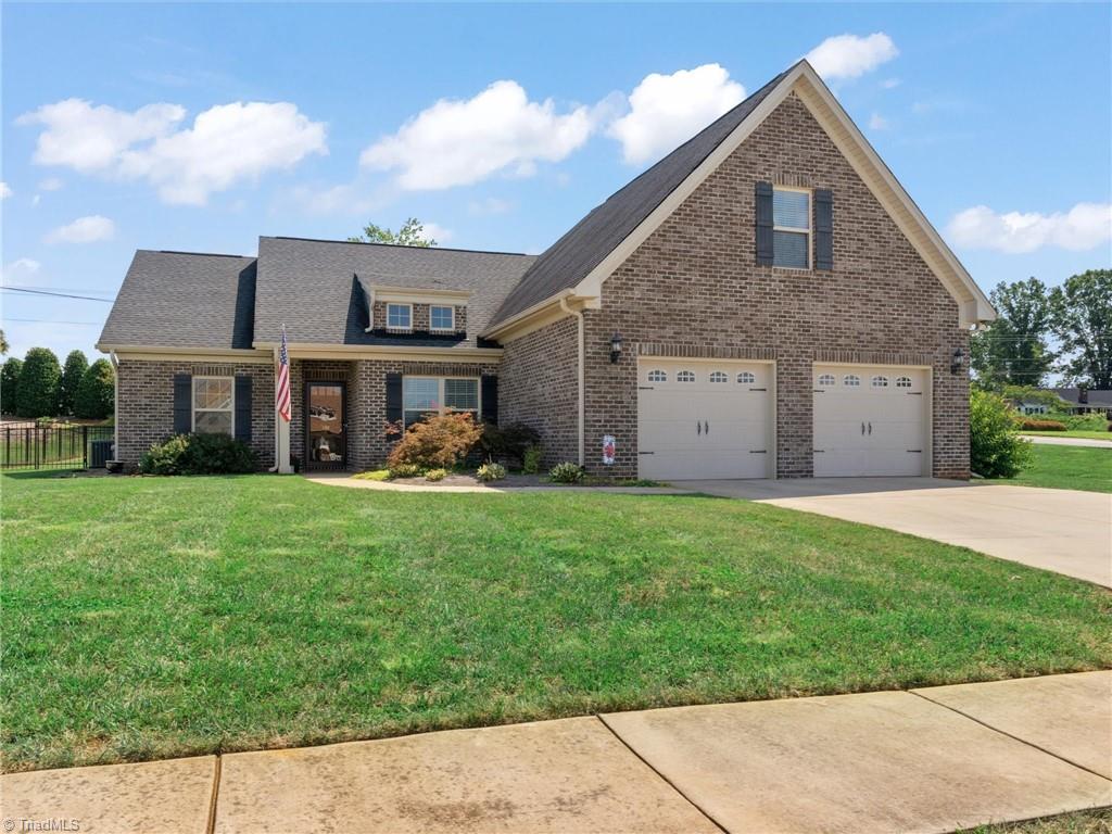 Alcove Ct, King, NC 27021