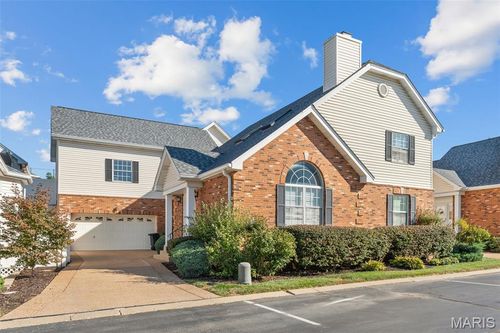 7463 Woodlawn Colonial Ln, Saint Louis, MO, 63119-4427 | Card Image