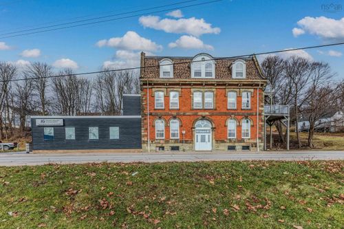 82 Church St, Pictou, NS, B0K1H0 | Card Image