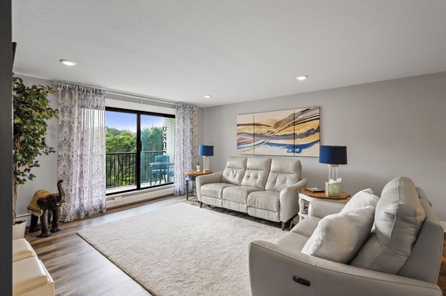 APT-514 - 10511 Cedar Lake Rd, Condo with 3 bedrooms, 2 bathrooms and null parking in Minnetonka MN | Image 17