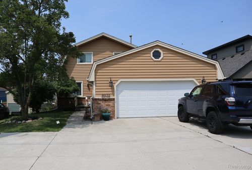 46133 Edgewater Dr, Chesterfield, MI, 48047-5328 | Card Image