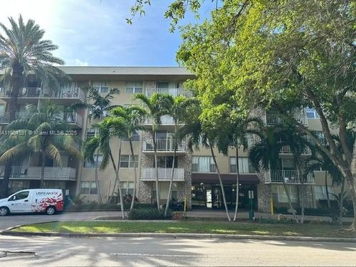 apt-109-1805 Sans Souci Blvd, North Miami, FL, 33181-3001 | Card Image