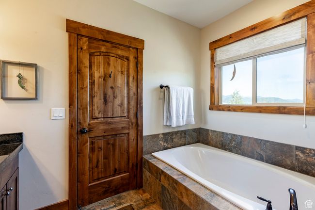 1658 E Viewside Cir, Townhouse with 3 bedrooms, 3 bathrooms and 2 parking in Hideout UT | Image 20