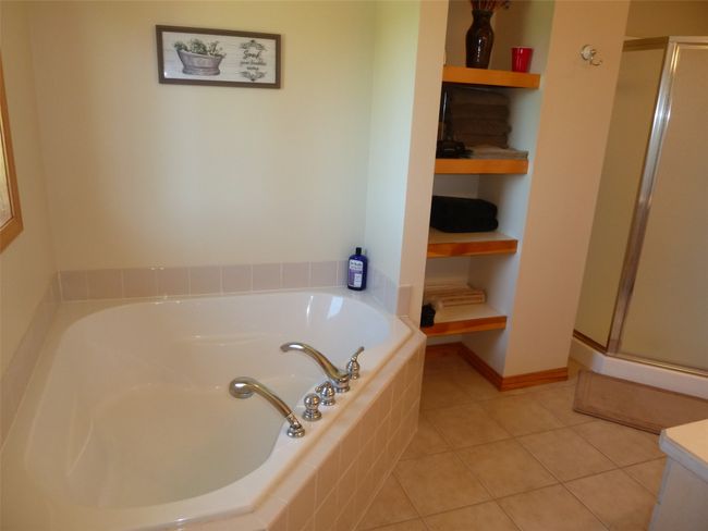 602 Stoner Loop, Condo with 3 bedrooms, 4 bathrooms and null parking in Lakeside MT | Image 11
