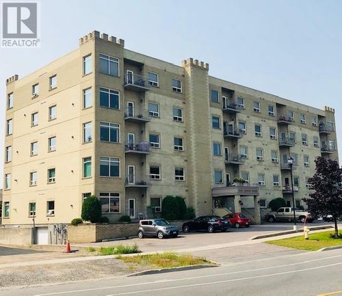 253 Pioneer Dr, Thunder Bay, ON, P7G1C1 | Card Image