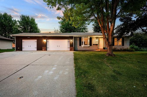 395 Cedardale Dr Se, Owatonna, MN, 55060-4468 | Card Image