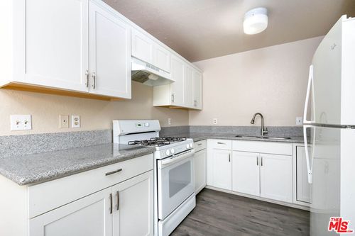 550 E Avenue H14, Lancaster, CA, 93535-2068 | Card Image