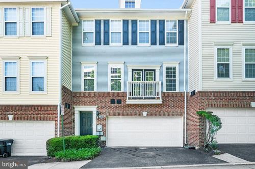 52-8071 Nicosh Circle Ln, FALLS CHURCH, VA, 22042-1268 | Card Image