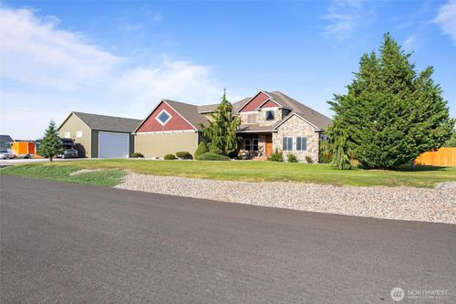 527 Road I.6 Ne, Moses Lake, WA, 98837-8857 | Card Image